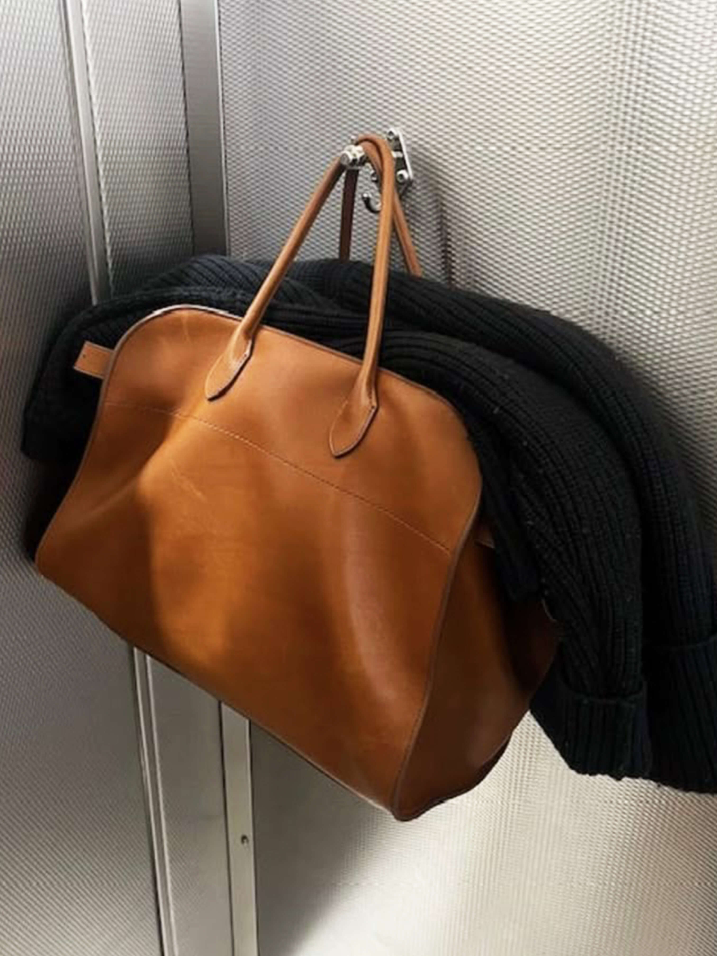 Yumí  Suède Shoulder Bag